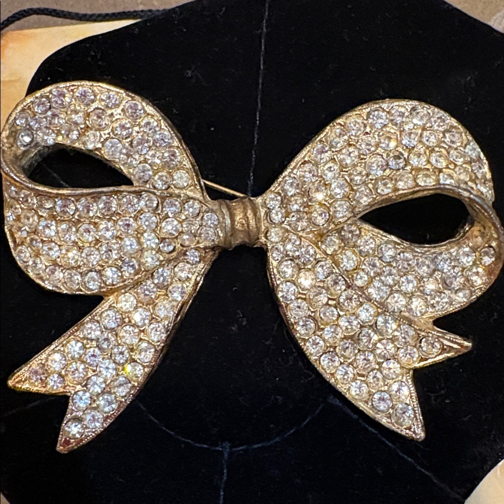 Vintage Rhinestone Bow  🎀 Ribbon Brooch Pin